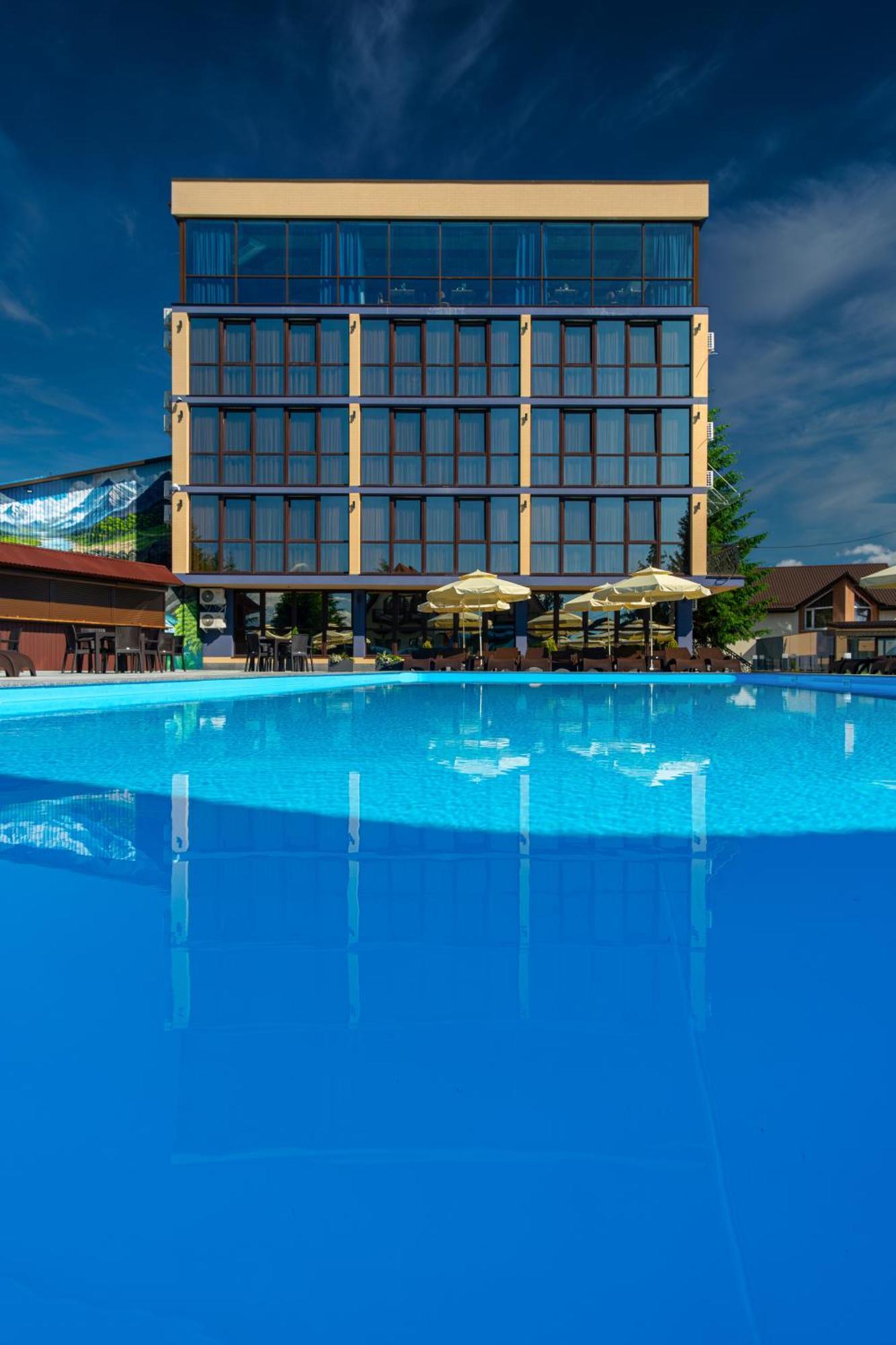Summit Hotel Yablunytsya Exterior photo